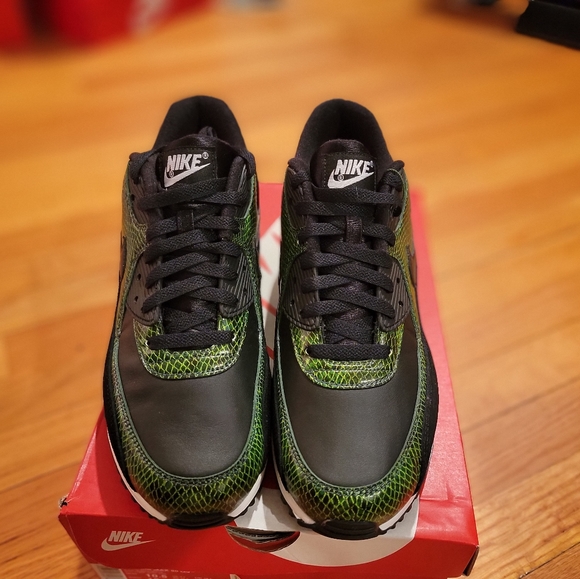 Footware - Picture 2 of 9